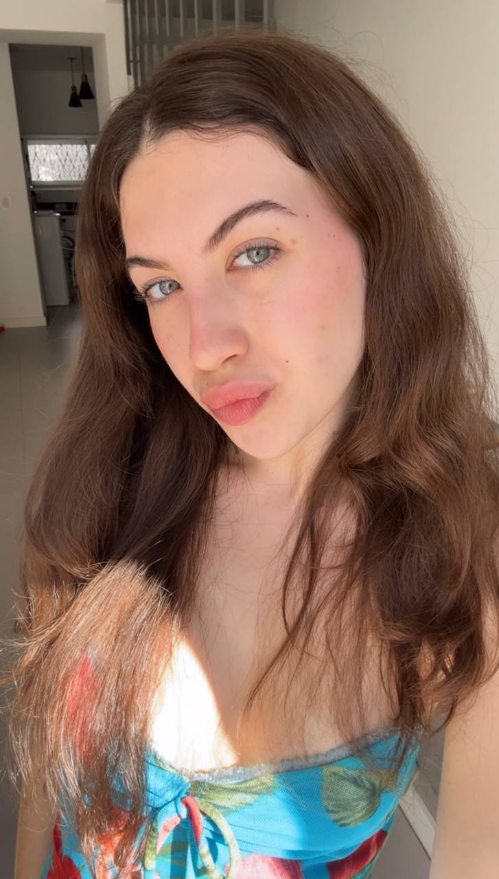 Nude girl Amber in Belmopan