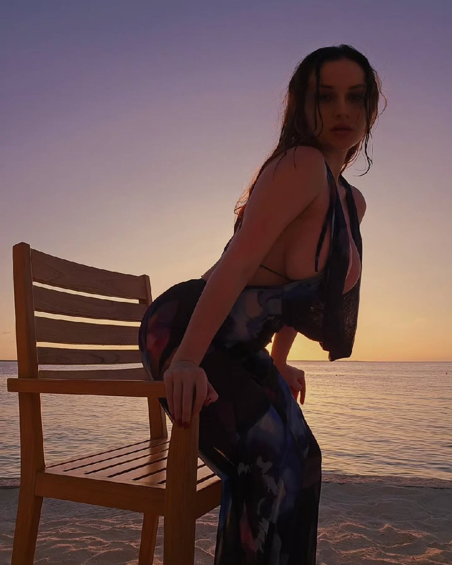 Sexy girl Miranda Faith nude in Belmopan