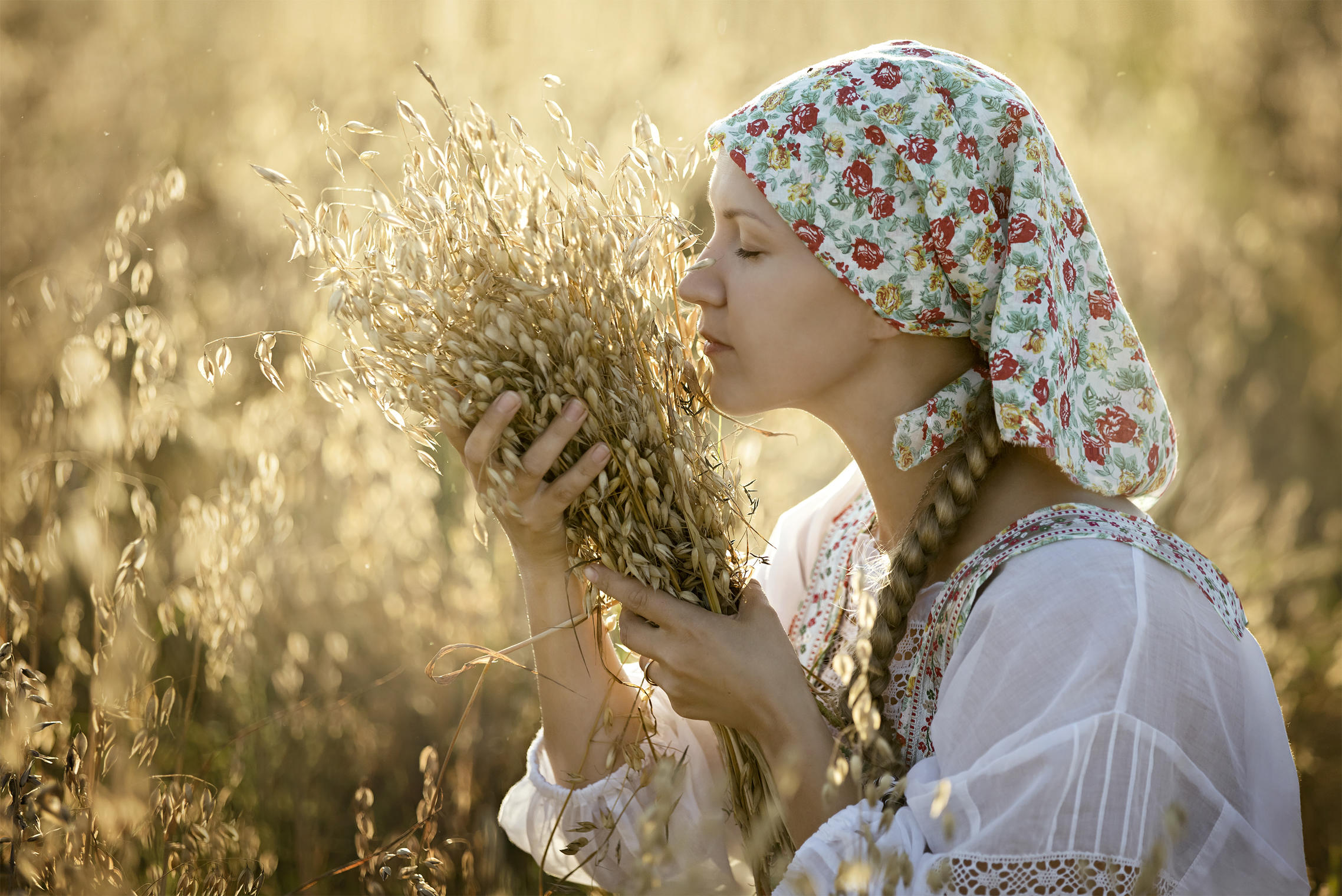 Photo Women in Slavic costumes in Belmopan
